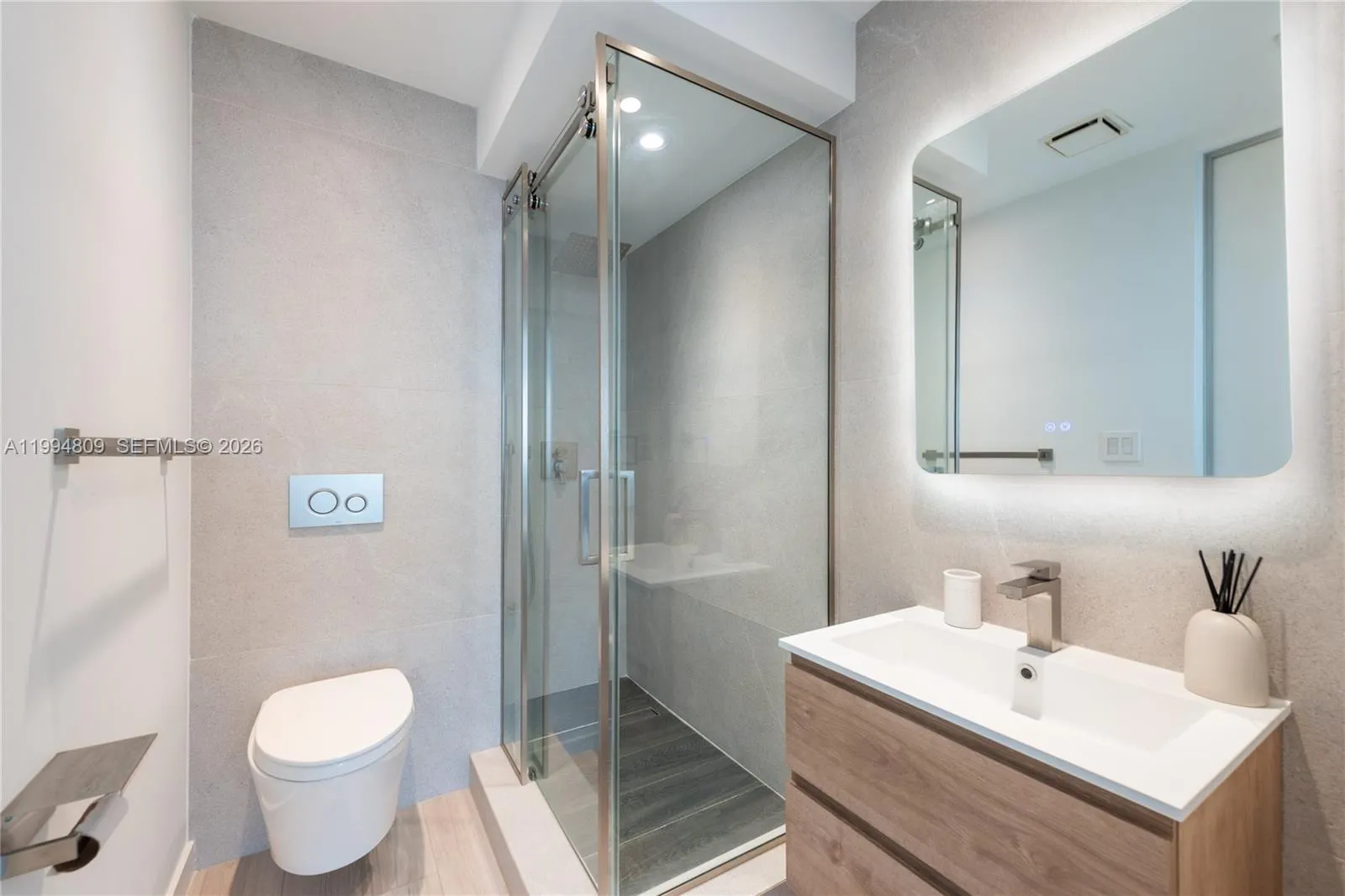 255 Galen Dr 2i, Key Biscayne, Florida 33149, Key Biscayne, Florida 33149, 2 Bedrooms Bedrooms, ,2 BathroomsBathrooms,Residential Lease,For Rent,255 Galen Dr 2i, Key Biscayne, Florida 33149,A11994809