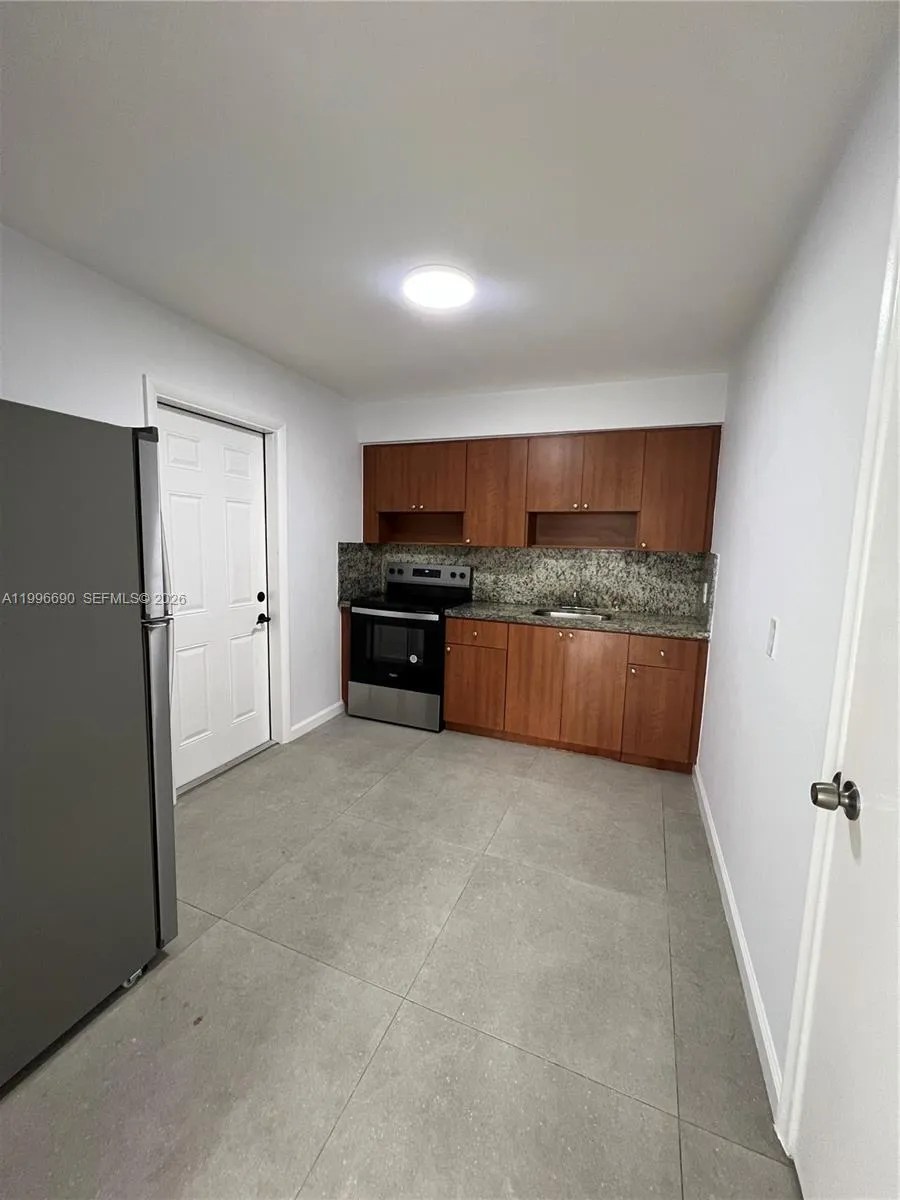 963 Nw 5th St 1, Miami, Florida 33128, Miami, Florida 33128, 2 Bedrooms Bedrooms, ,1 BathroomBathrooms,Residential Lease,For Rent,963 Nw 5th St 1, Miami, Florida 33128,A11996690