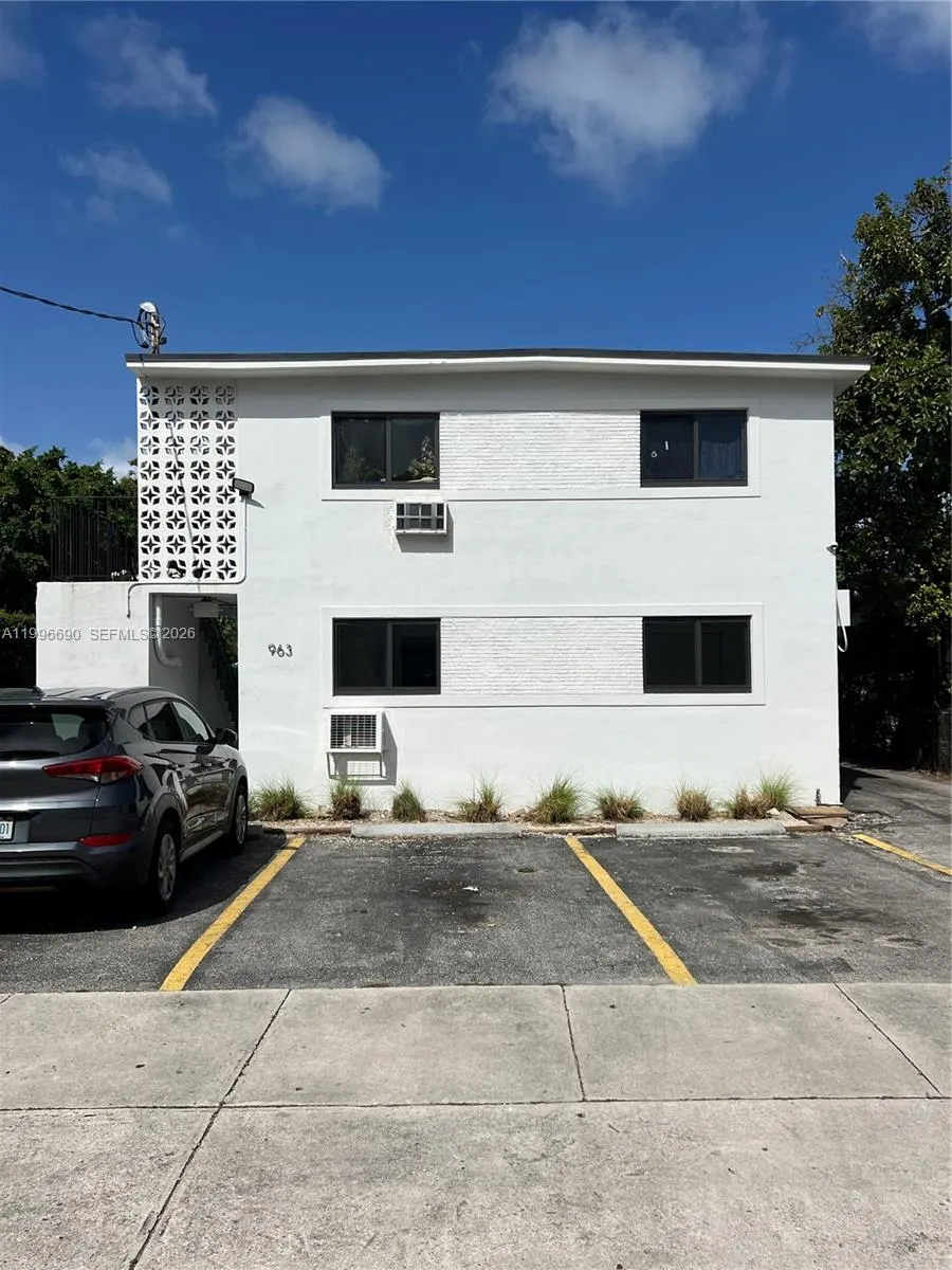 963 Nw 5th St 1, Miami, Florida 33128, Miami, Florida 33128, 2 Bedrooms Bedrooms, ,1 BathroomBathrooms,Residential Lease,For Rent,963 Nw 5th St 1, Miami, Florida 33128,A11996690