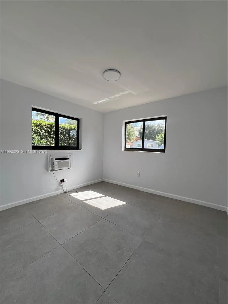 963 Nw 5th St 1, Miami, Florida 33128, Miami, Florida 33128, 2 Bedrooms Bedrooms, ,1 BathroomBathrooms,Residential Lease,For Rent,963 Nw 5th St 1, Miami, Florida 33128,A11996690