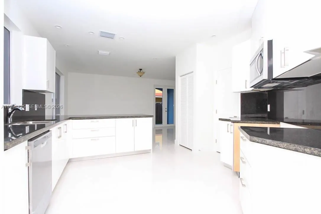 15631 Sw 11th Ter, Miami, Florida 33194, Miami, Florida 33194, 5 Bedrooms Bedrooms, ,4 BathroomsBathrooms,Residential Lease,For Rent,15631 Sw 11th Ter, Miami, Florida 33194,A11996725