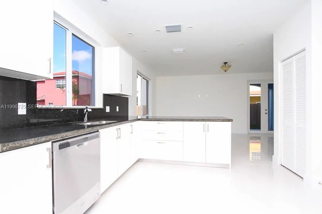 15631 Sw 11th Ter, Miami, Florida 33194, Miami, Florida 33194, 5 Bedrooms Bedrooms, ,4 BathroomsBathrooms,Residential Lease,For Rent,15631 Sw 11th Ter, Miami, Florida 33194,A11996725