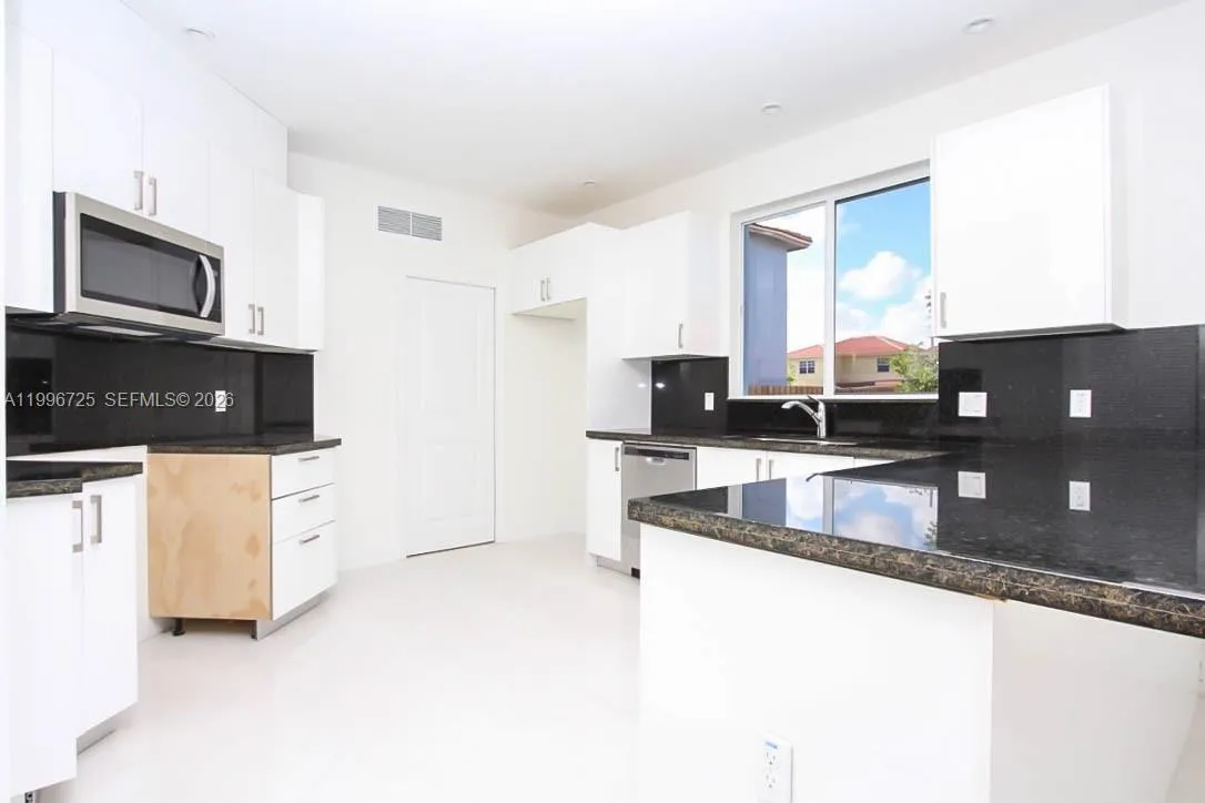 15631 Sw 11th Ter, Miami, Florida 33194, Miami, Florida 33194, 5 Bedrooms Bedrooms, ,4 BathroomsBathrooms,Residential Lease,For Rent,15631 Sw 11th Ter, Miami, Florida 33194,A11996725