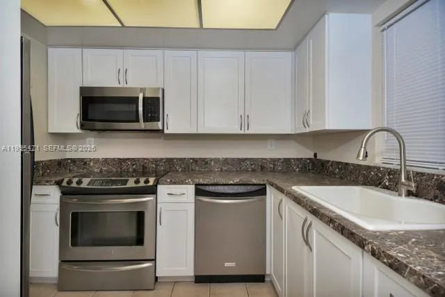 Fort Lauderdale, Florida 33308, 1 Bedroom Bedrooms, ,1 BathroomBathrooms,Residential Lease,For Rent,A11995471