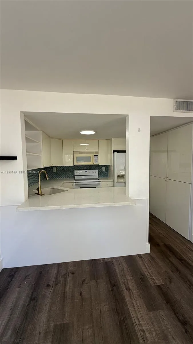 375 Nw 85 Pl 1904, Miami, Florida 33126, Miami, Florida 33126, 2 Bedrooms Bedrooms, ,2 BathroomsBathrooms,Residential Lease,For Rent,375 Nw 85 Pl 1904, Miami, Florida 33126,A11996745