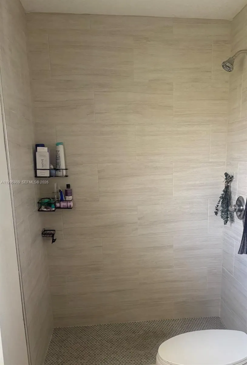 460 Lakeview Dr 4, Weston, Florida 33326, Weston, Florida 33326, 3 Bedrooms Bedrooms, ,2 BathroomsBathrooms,Residential Lease,For Rent,460 Lakeview Dr 4, Weston, Florida 33326,A11995909