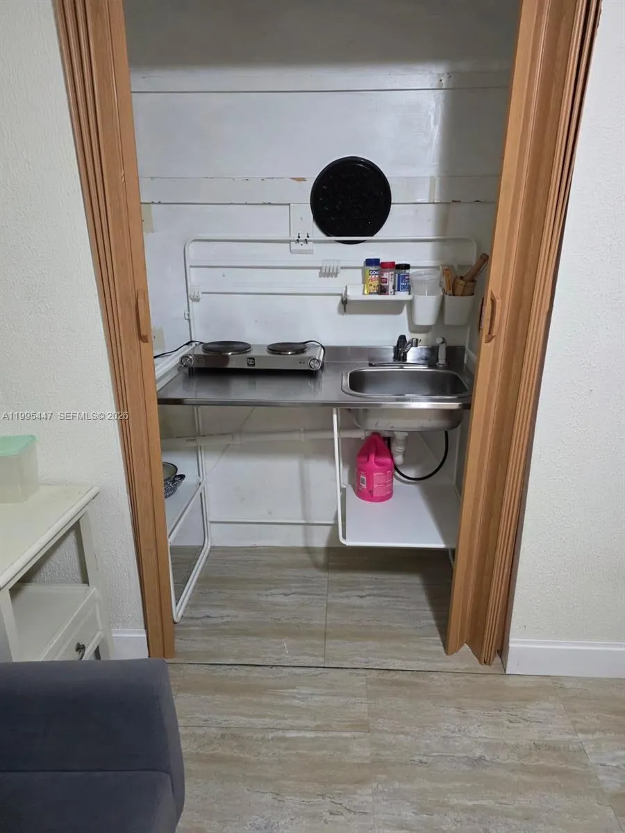 1420 Sw 129 Ct 1, Miami, Florida 33184, Miami, Florida 33184, 1 Bedroom Bedrooms, ,1 BathroomBathrooms,Residential Lease,For Rent,1420 Sw 129 Ct 1, Miami, Florida 33184,A11995447