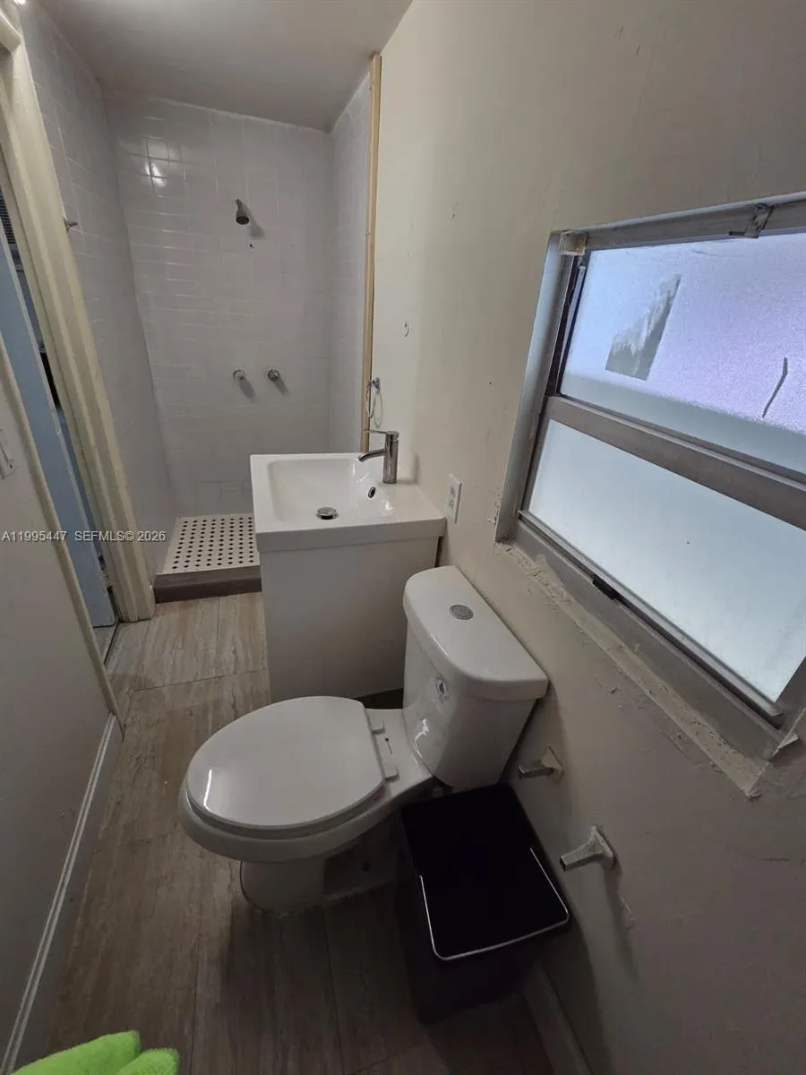 1420 Sw 129 Ct 1, Miami, Florida 33184, Miami, Florida 33184, 1 Bedroom Bedrooms, ,1 BathroomBathrooms,Residential Lease,For Rent,1420 Sw 129 Ct 1, Miami, Florida 33184,A11995447