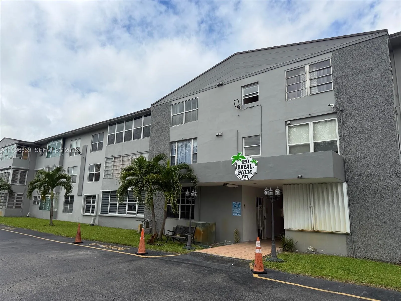 120 Royal Palm Rd 301, Hialeah Gardens, Florida 33, Hialeah Gardens, Florida 33016, 2 Bedrooms Bedrooms, ,2 BathroomsBathrooms,Residential,For Sale,120 Royal Palm Rd 301, Hialeah Gardens, Florida 33,A11996839