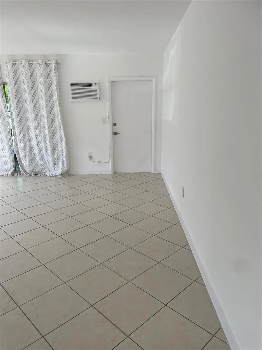 11945 Ne 19th Dr 1, North Miami, Florida 33181, North Miami, Florida 33181, 1 Bedroom Bedrooms, ,1 BathroomBathrooms,Residential Lease,For Rent,11945 Ne 19th Dr 1, North Miami, Florida 33181,A11996919