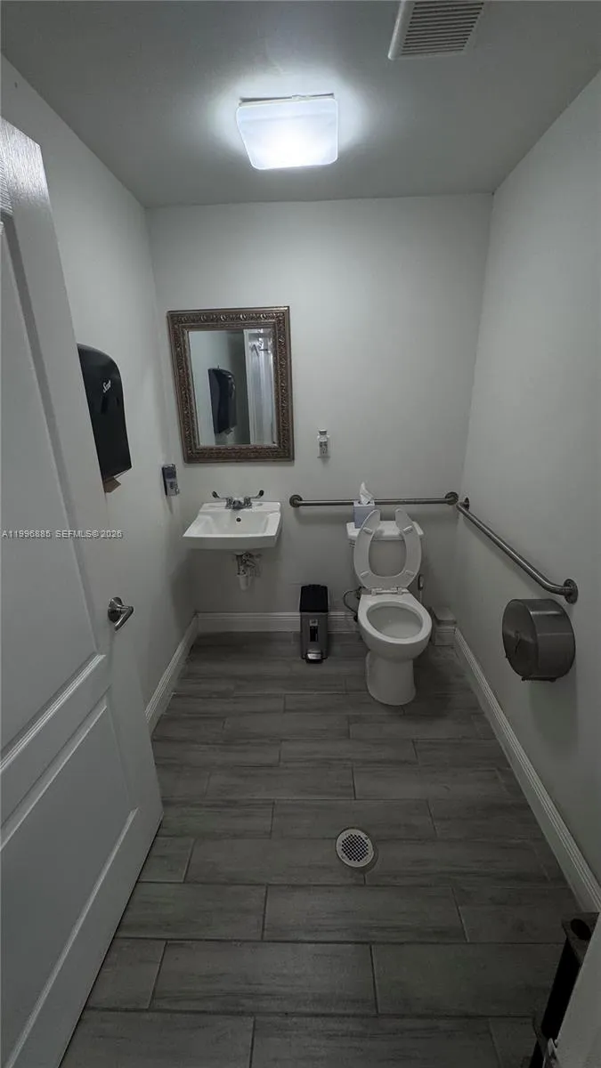 2614 Sw 8th St, Miami, Florida 33135, Miami, Florida 33135, ,Commercial Lease,For Rent,2614 Sw 8th St, Miami, Florida 33135,A11996885
