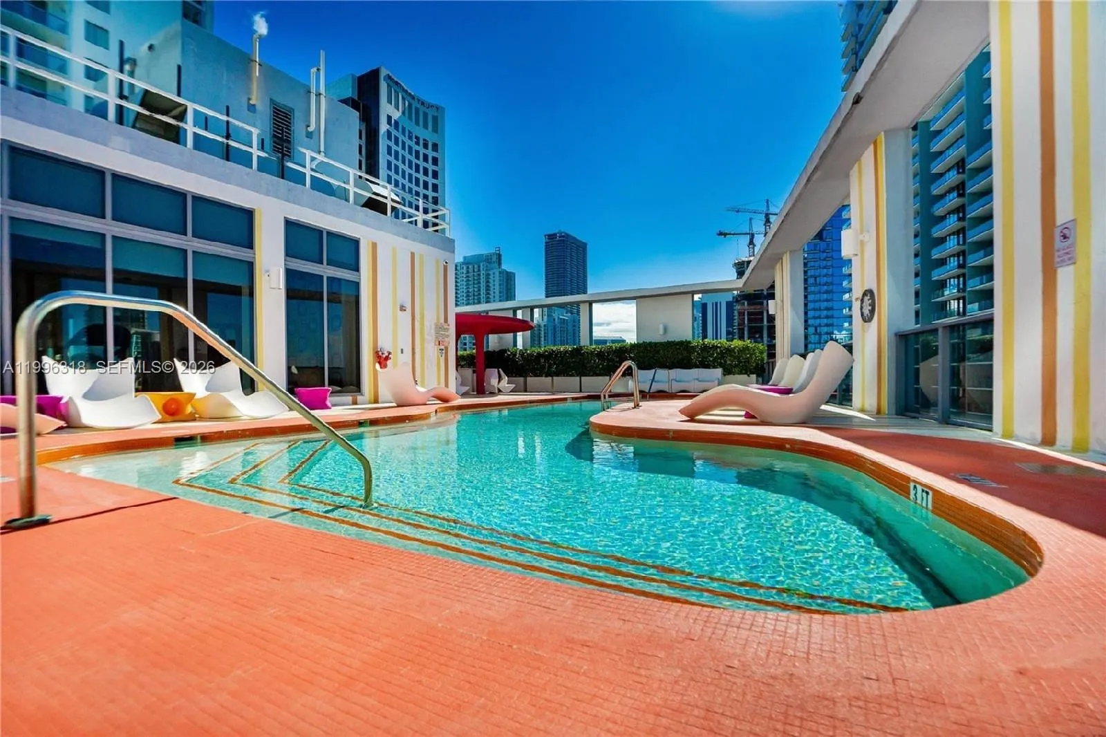 31 Se 6th St 2703, Miami, Florida 33131, Miami, Florida 33131, ,1 BathroomBathrooms,Residential Lease,For Rent,31 Se 6th St 2703, Miami, Florida 33131,A11996318