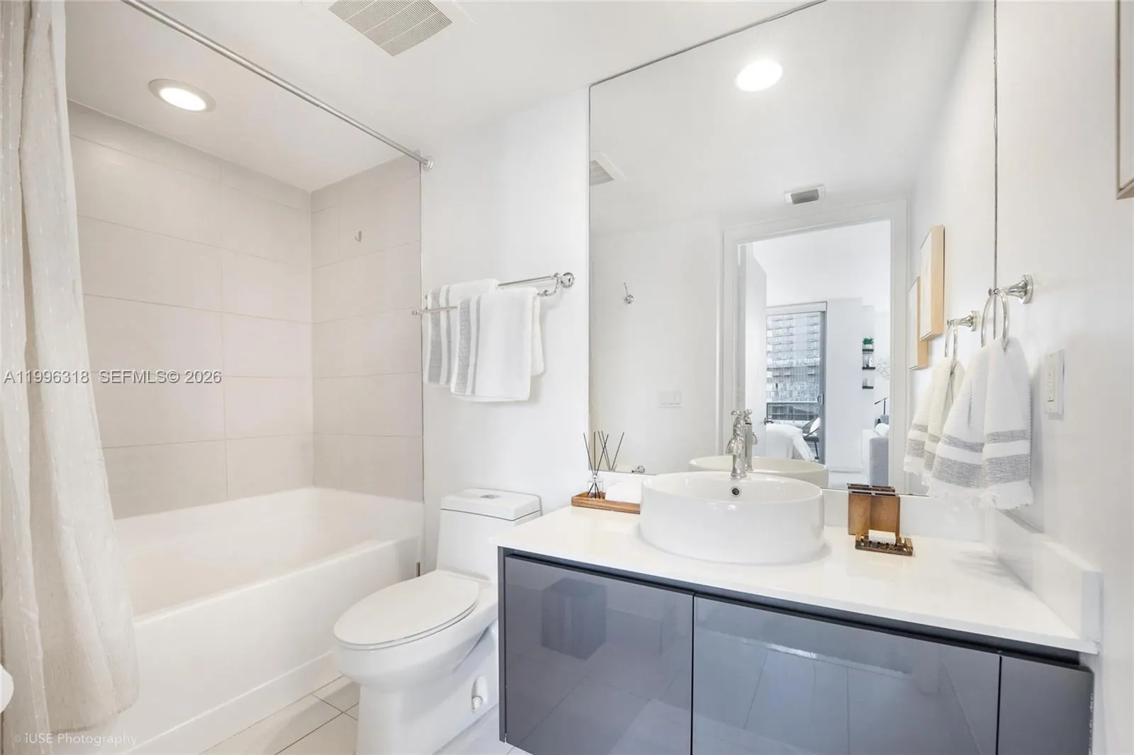 31 Se 6th St 2703, Miami, Florida 33131, Miami, Florida 33131, ,1 BathroomBathrooms,Residential Lease,For Rent,31 Se 6th St 2703, Miami, Florida 33131,A11996318