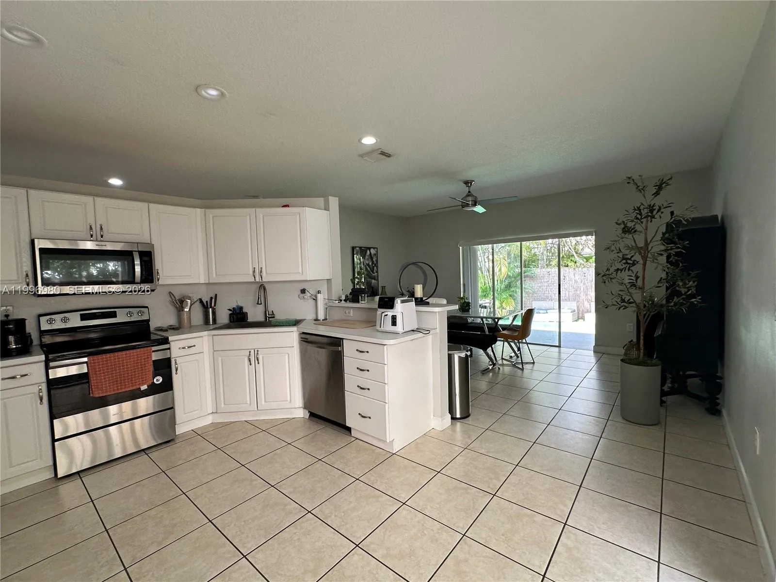 4748 Nw 111th Ct 4748, Doral, Florida 33178, Doral, Florida 33178, 3 Bedrooms Bedrooms, ,2 BathroomsBathrooms,Residential Lease,For Rent,4748 Nw 111th Ct 4748, Doral, Florida 33178,A11996980