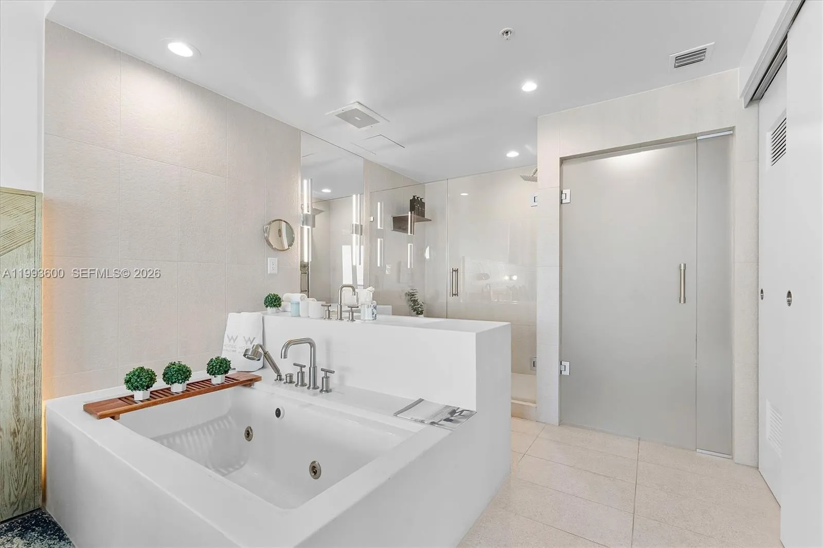 3101 Bayshore Dr 1508, Fort Lauderdale, Florida 33, Fort Lauderdale, Florida 33304, 2 Bedrooms Bedrooms, ,2 BathroomsBathrooms,Residential,For Sale,3101 Bayshore Dr 1508, Fort Lauderdale, Florida 33,A11993600