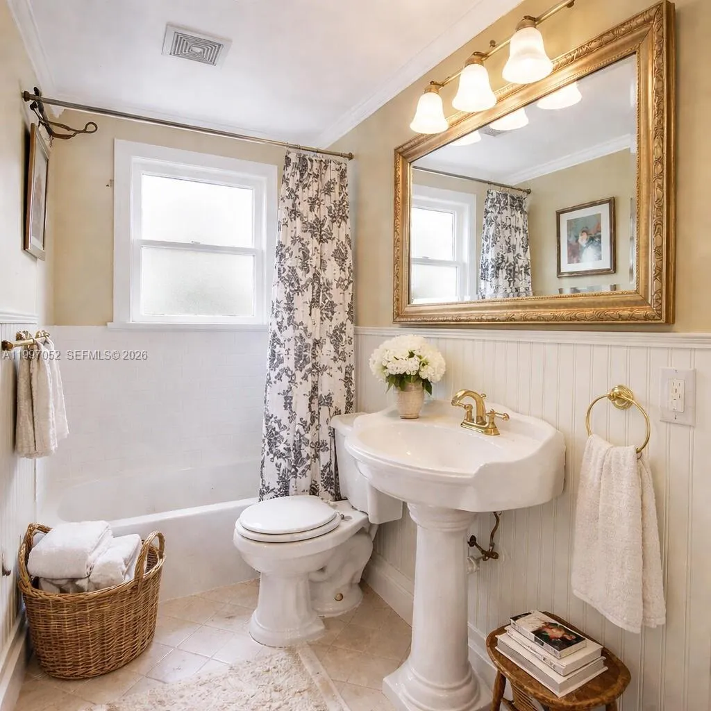 700 Se 7th St, Fort Lauderdale, Florida 33301, Fort Lauderdale, Florida 33301, 4 Bedrooms Bedrooms, 1 Room Rooms,3 BathroomsBathrooms,Residential,For Sale,700 Se 7th St, Fort Lauderdale, Florida 33301,A11997052