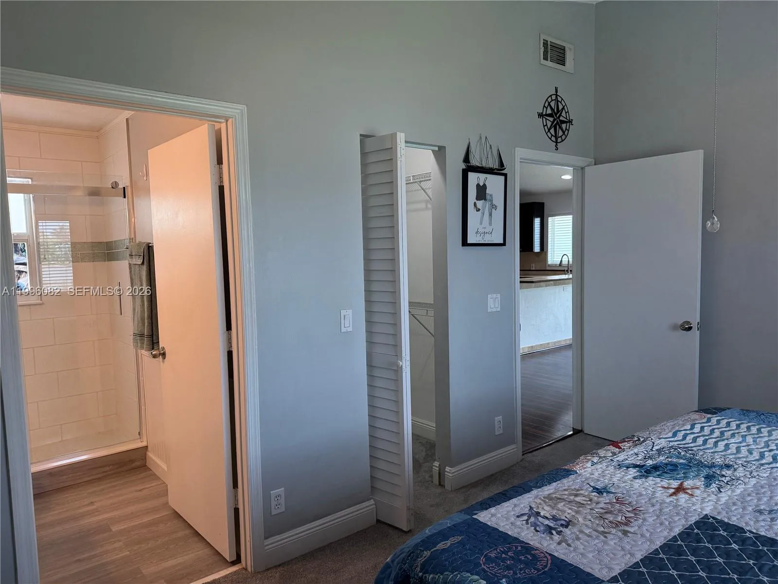 Master Bedroom w/Walking Closet