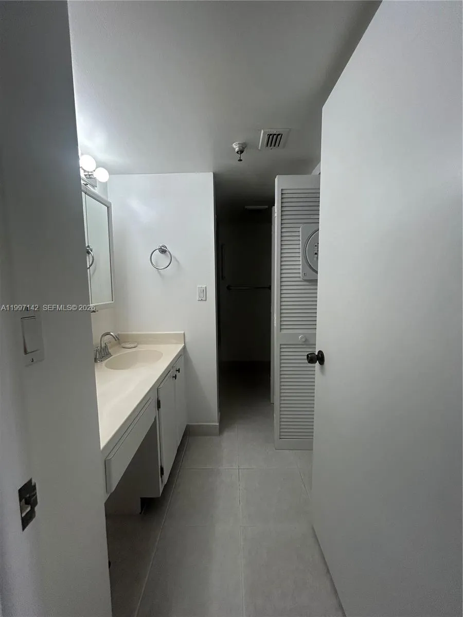290 174th St 2115, Sunny Isles Beach, Florida 3316, Sunny Isles Beach, Florida 33160, ,1 BathroomBathrooms,Residential Lease,For Rent,290 174th St 2115, Sunny Isles Beach, Florida 3316,A11997142
