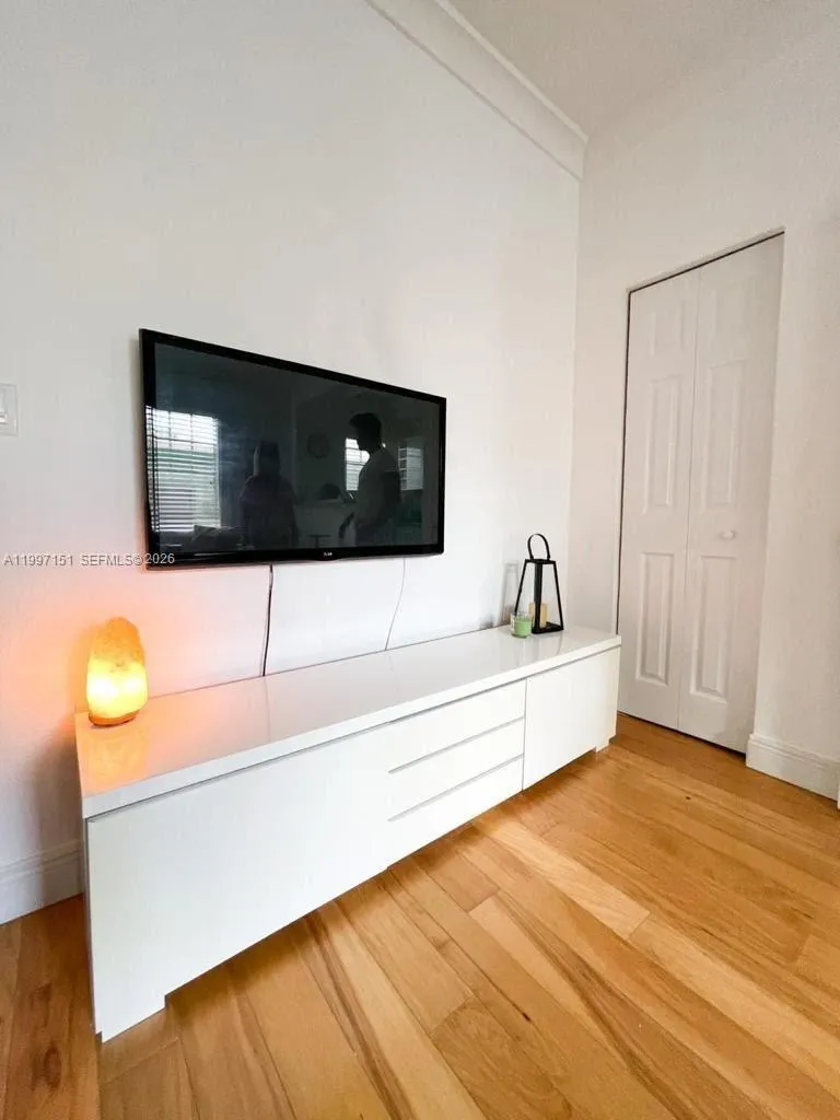 1611 Michigan Ave 13, Miami Beach, Florida 33139, Miami Beach, Florida 33139, 1 Bedroom Bedrooms, ,1 BathroomBathrooms,Residential Lease,For Rent,1611 Michigan Ave 13, Miami Beach, Florida 33139,A11997151