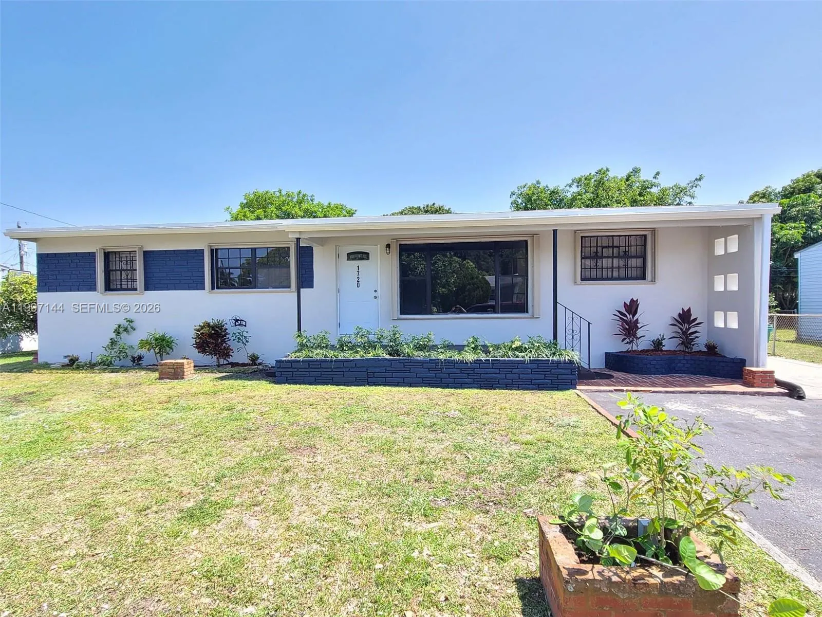 1720 Nw 180th Ter 1, Miami Gardens, Florida 33056, Miami Gardens, Florida 33056, ,1 BathroomBathrooms,Residential Lease,For Rent,1720 Nw 180th Ter 1, Miami Gardens, Florida 33056,A11997144