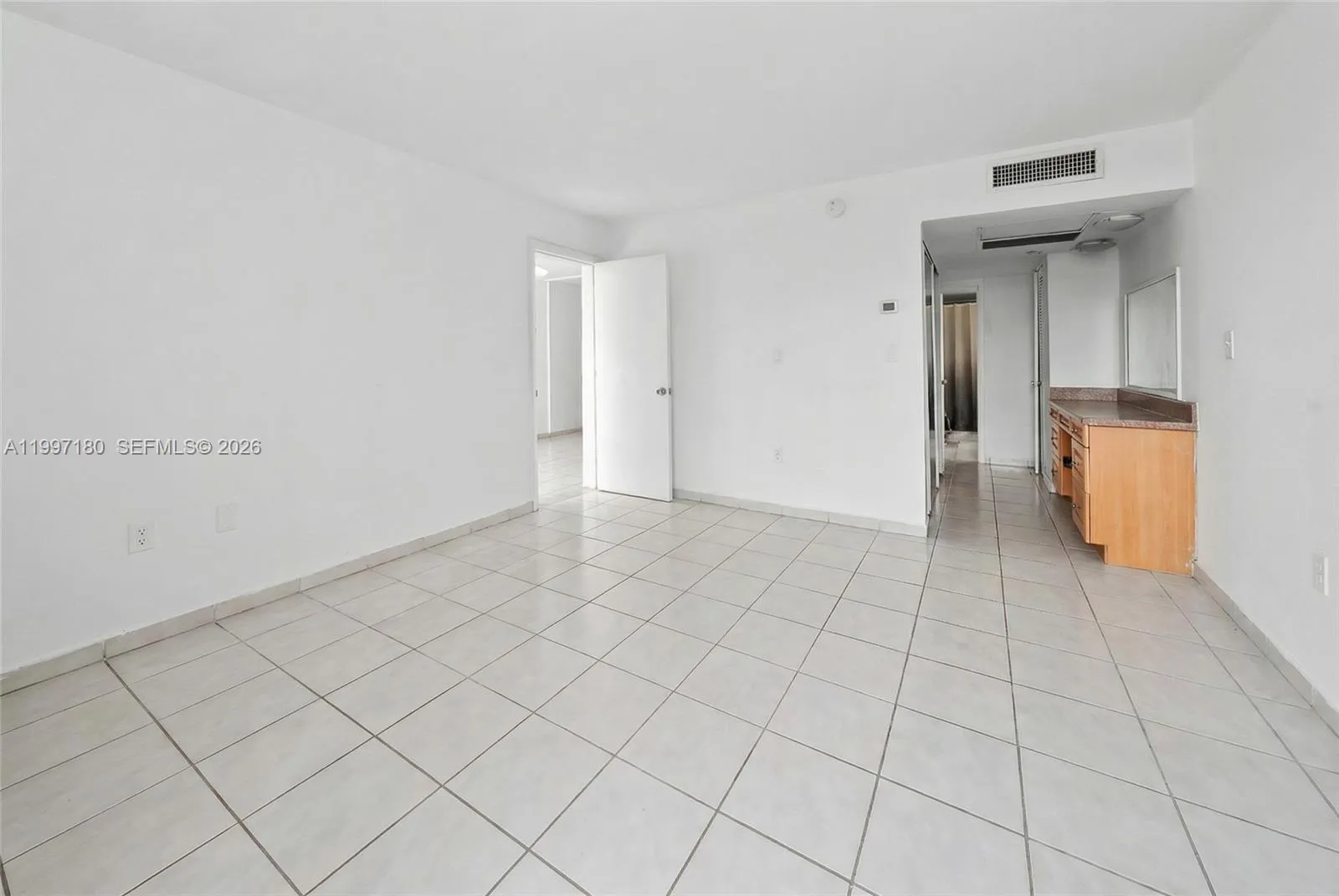 6450 Collins Ave 205, Miami Beach, Florida 33141, Miami Beach, Florida 33141, 1 Bedroom Bedrooms, ,1 BathroomBathrooms,Residential,For Sale,6450 Collins Ave 205, Miami Beach, Florida 33141,A11997180