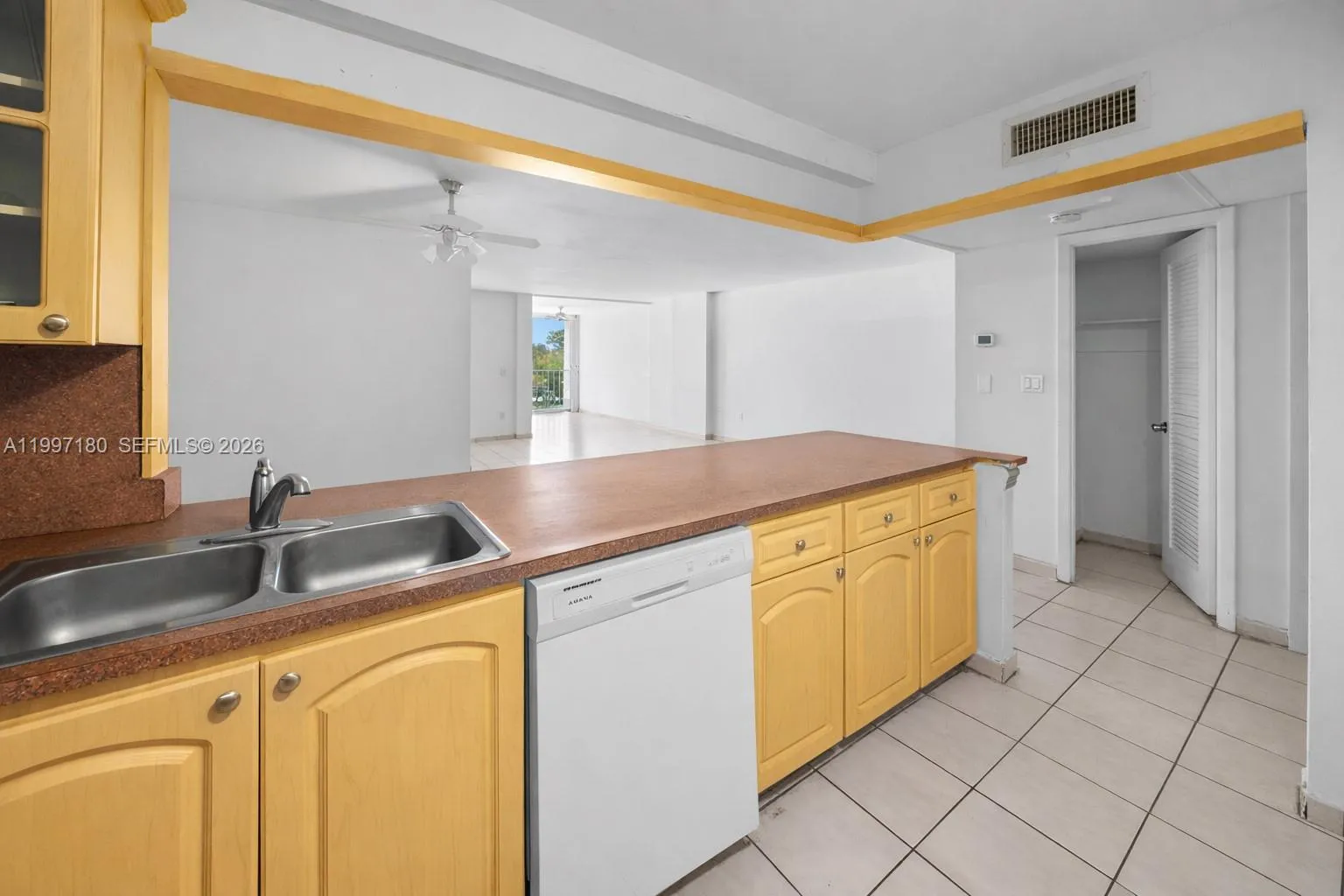 6450 Collins Ave 205, Miami Beach, Florida 33141, Miami Beach, Florida 33141, 1 Bedroom Bedrooms, ,1 BathroomBathrooms,Residential,For Sale,6450 Collins Ave 205, Miami Beach, Florida 33141,A11997180