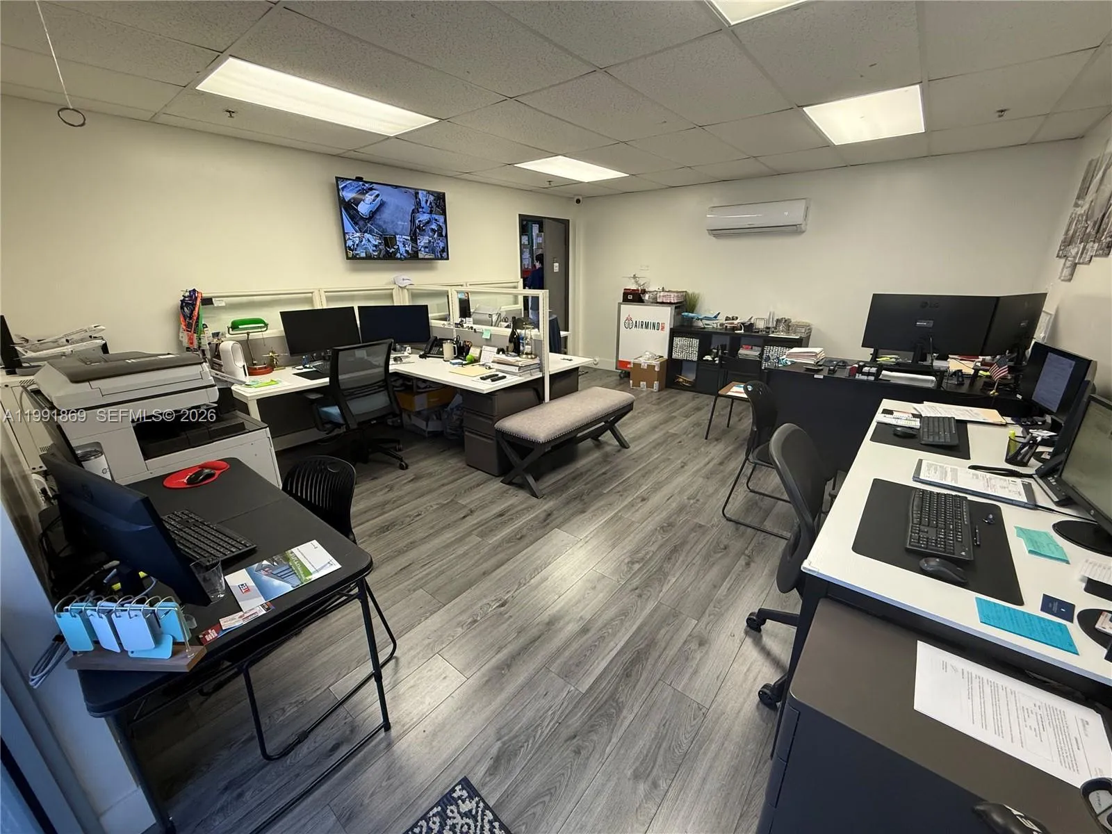 300 Ft of Office space, w split A/C\n