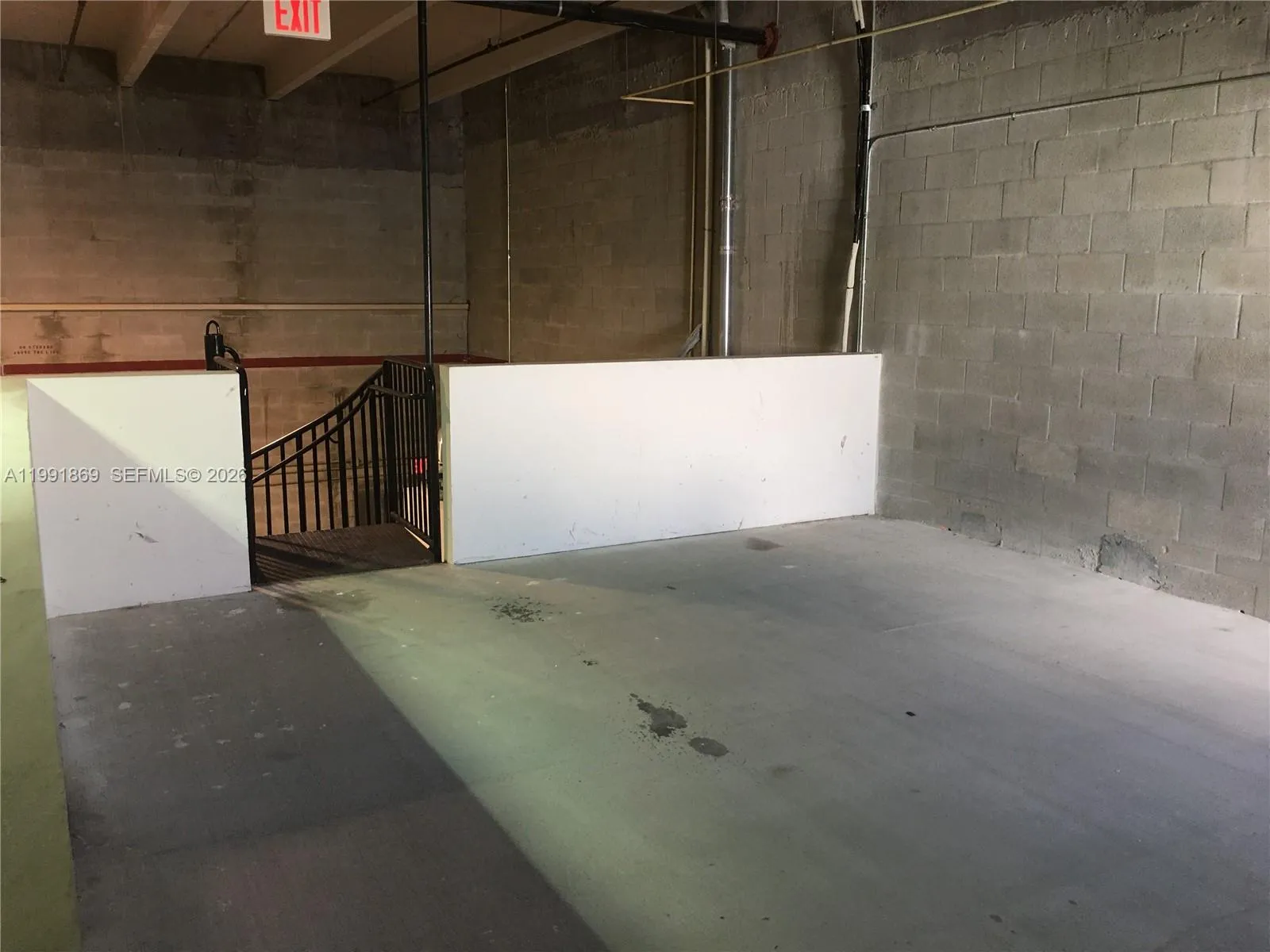 Mezzanine Area 300SF