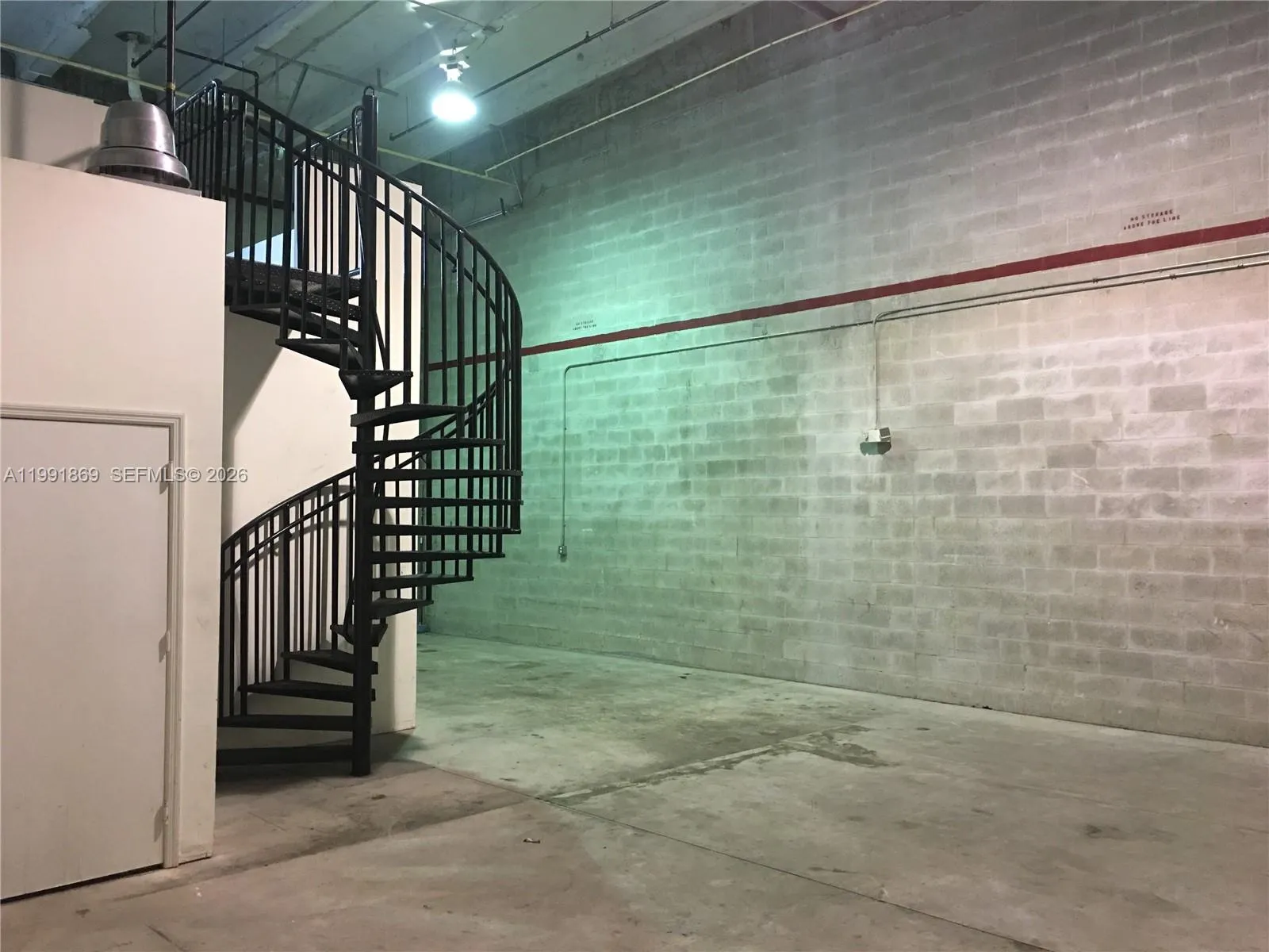 Warehouse Space 1050 SF