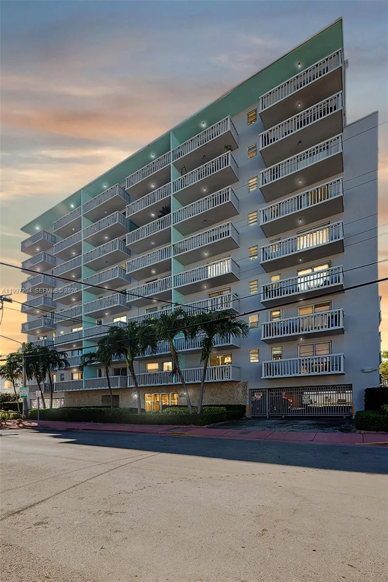 7620 Carlyle Ave 204, Miami Beach, Florida 33141, Miami Beach, Florida 33141, 1 Bedroom Bedrooms, ,1 BathroomBathrooms,Residential,For Sale,7620 Carlyle Ave 204, Miami Beach, Florida 33141,A11997204