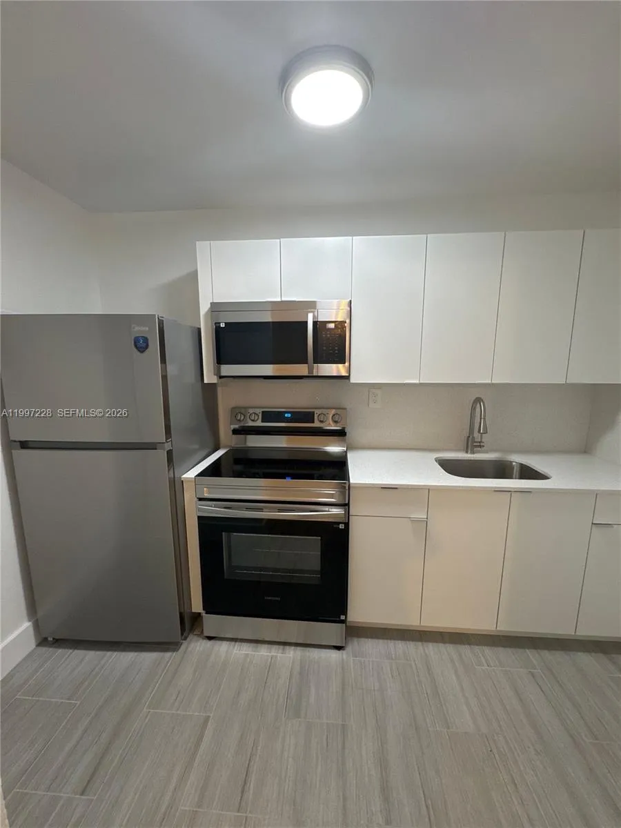 649 Sw 7th St 5, Miami, Florida 33130, Miami, Florida 33130, 2 Bedrooms Bedrooms, ,1 BathroomBathrooms,Residential Lease,For Rent,649 Sw 7th St 5, Miami, Florida 33130,A11997228