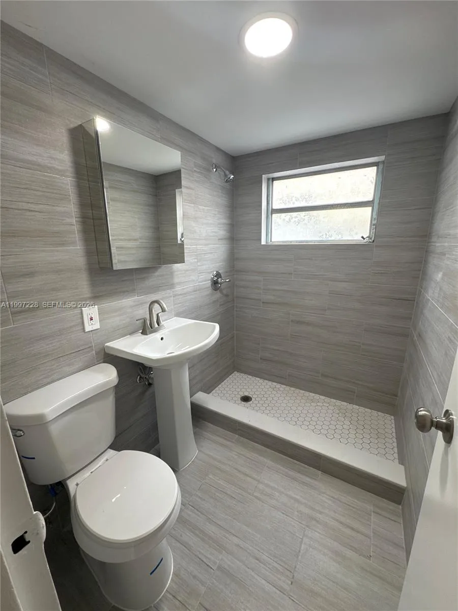 649 Sw 7th St 5, Miami, Florida 33130, Miami, Florida 33130, 2 Bedrooms Bedrooms, ,1 BathroomBathrooms,Residential Lease,For Rent,649 Sw 7th St 5, Miami, Florida 33130,A11997228