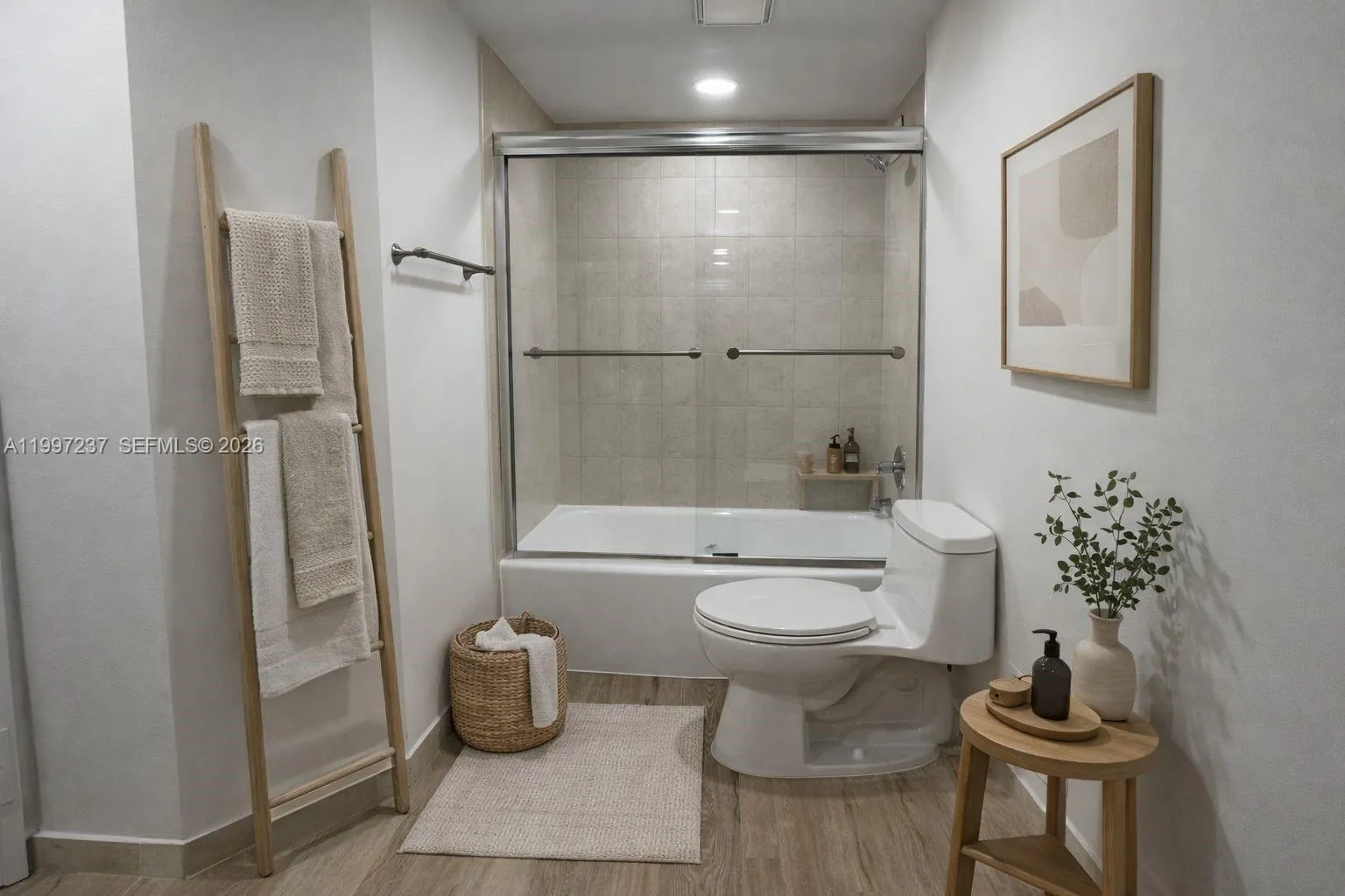 5600 Collins Ave 16n, Miami Beach, Florida 33140, Miami Beach, Florida 33140, 2 Bedrooms Bedrooms, ,2 BathroomsBathrooms,Residential,For Sale,5600 Collins Ave 16n, Miami Beach, Florida 33140,A11997237