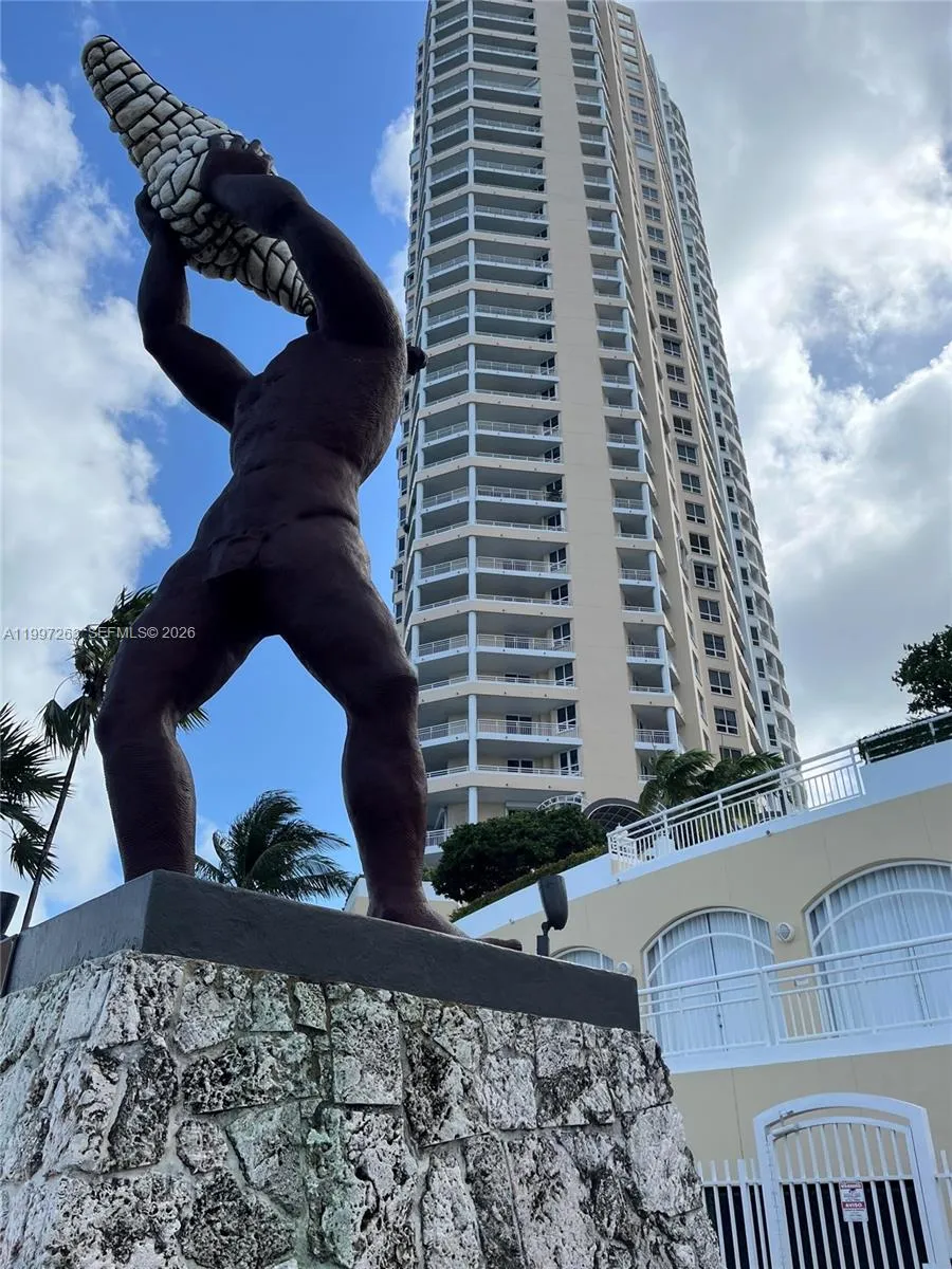 808 Brickell Key Dr 2002, Miami, Florida 33131, Miami, Florida 33131, 2 Bedrooms Bedrooms, ,2 BathroomsBathrooms,Residential Lease,For Rent,808 Brickell Key Dr 2002, Miami, Florida 33131,A11997263