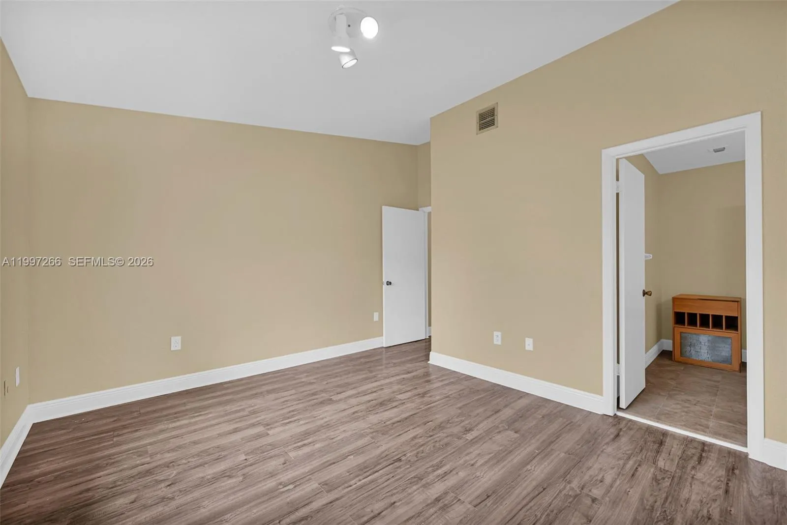 4930 S University Dr 4930, Davie, Florida 33328, Davie, Florida 33328, 3 Bedrooms Bedrooms, ,2 BathroomsBathrooms,Residential Lease,For Rent,4930 S University Dr 4930, Davie, Florida 33328,A11997266