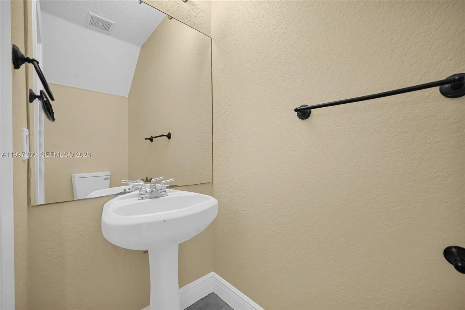 4930 S University Dr 4930, Davie, Florida 33328, Davie, Florida 33328, 3 Bedrooms Bedrooms, ,2 BathroomsBathrooms,Residential Lease,For Rent,4930 S University Dr 4930, Davie, Florida 33328,A11997266