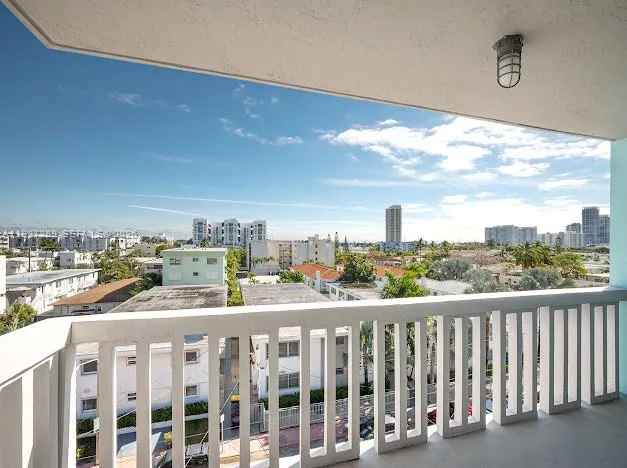 7620 Carlyle Ave 606, Miami Beach, Florida 33141, Miami Beach, Florida 33141, 1 Bedroom Bedrooms, ,1 BathroomBathrooms,Residential,For Sale,7620 Carlyle Ave 606, Miami Beach, Florida 33141,A11997289