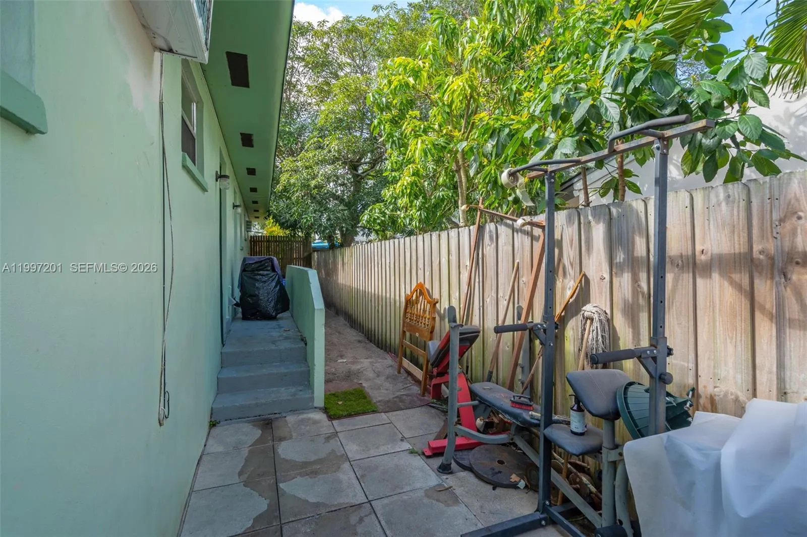 Front unit patio