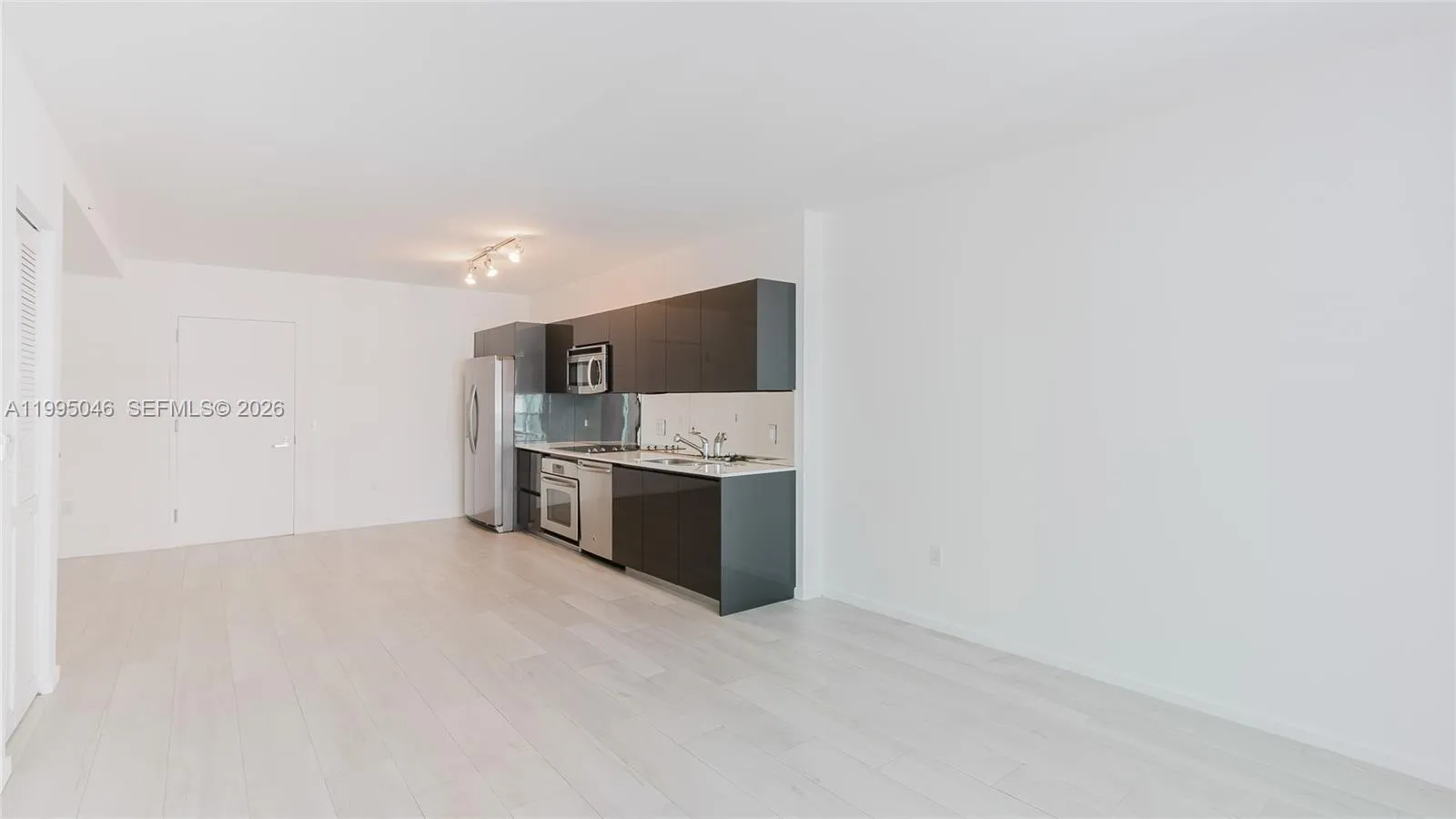 31 Se 6th St 1906, Miami, Florida 33131, Miami, Florida 33131, 1 Bedroom Bedrooms, ,2 BathroomsBathrooms,Residential Lease,For Rent,31 Se 6th St 1906, Miami, Florida 33131,A11995046