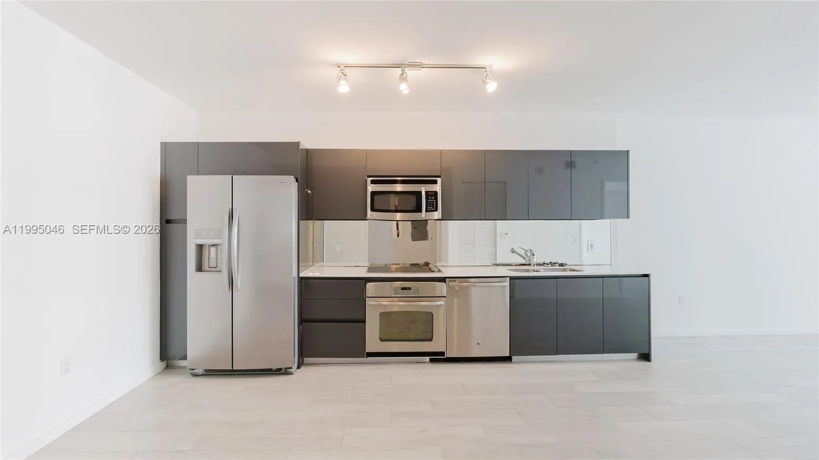 31 Se 6th St 1906, Miami, Florida 33131, Miami, Florida 33131, 1 Bedroom Bedrooms, ,2 BathroomsBathrooms,Residential Lease,For Rent,31 Se 6th St 1906, Miami, Florida 33131,A11995046