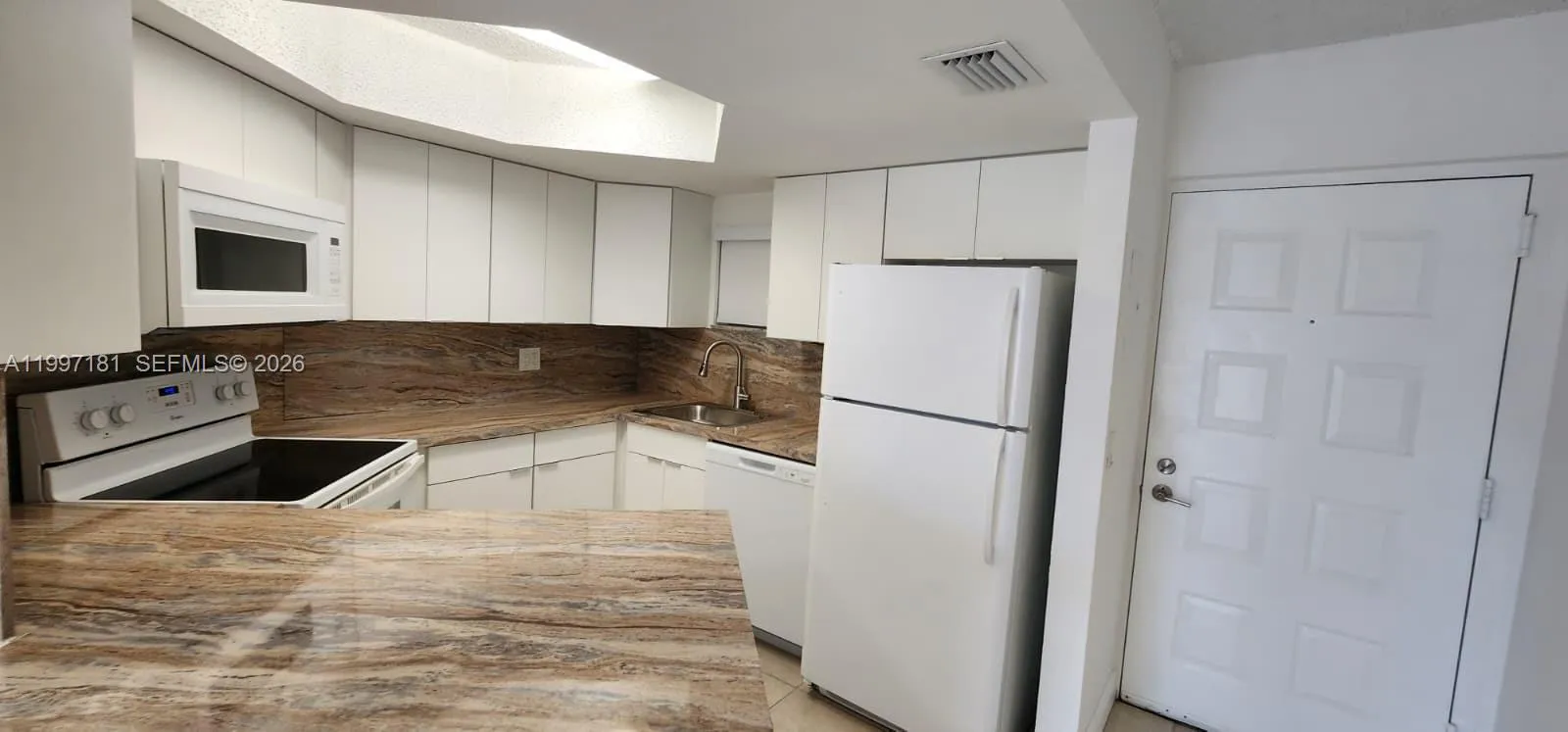 8255 Lake Dr 405, Doral, Florida 33166, Doral, Florida 33166, 1 Bedroom Bedrooms, ,1 BathroomBathrooms,Residential Lease,For Rent,8255 Lake Dr 405, Doral, Florida 33166,A11997181