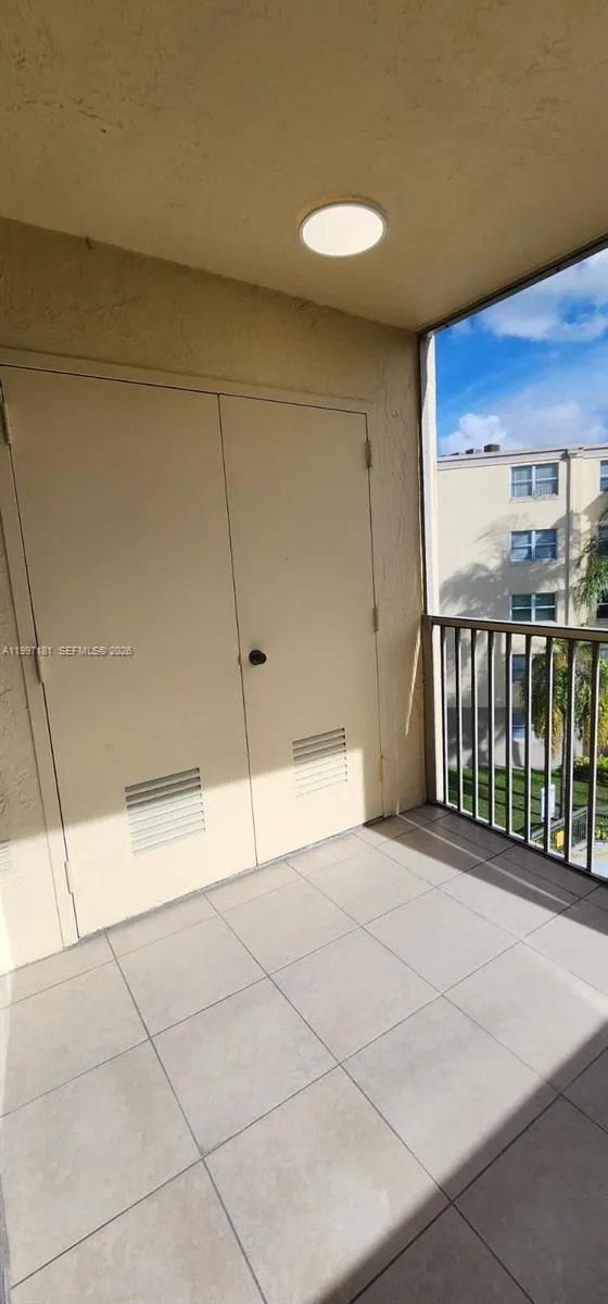 8255 Lake Dr 405, Doral, Florida 33166, Doral, Florida 33166, 1 Bedroom Bedrooms, ,1 BathroomBathrooms,Residential Lease,For Rent,8255 Lake Dr 405, Doral, Florida 33166,A11997181