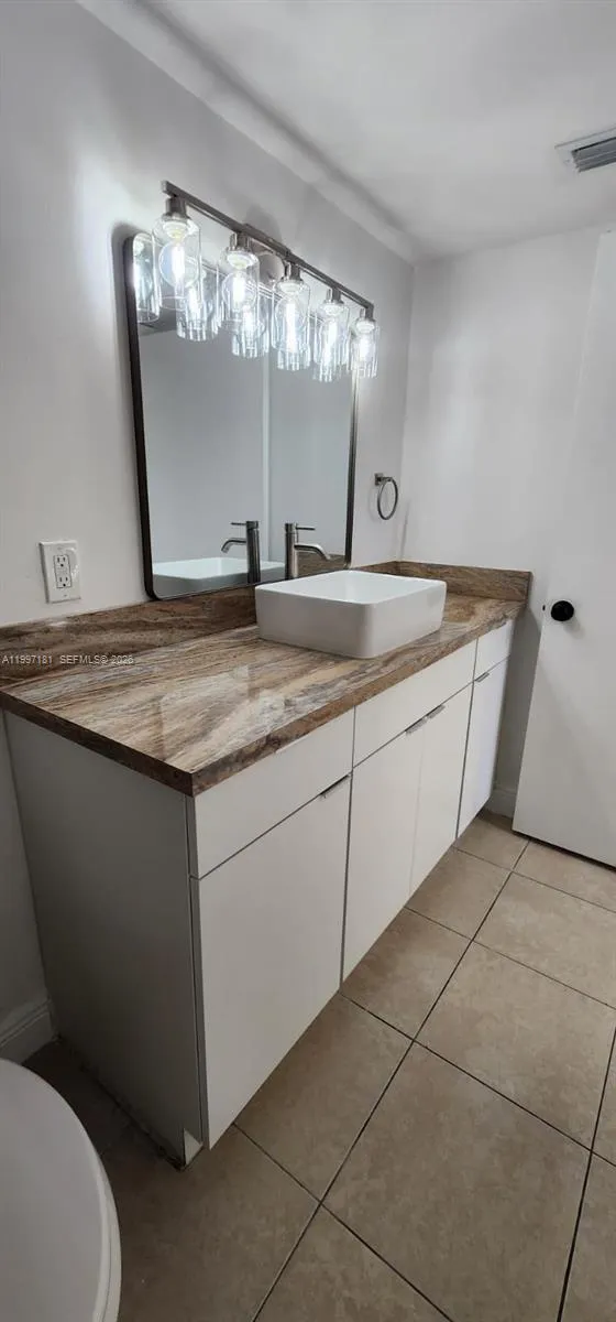 8255 Lake Dr 405, Doral, Florida 33166, Doral, Florida 33166, 1 Bedroom Bedrooms, ,1 BathroomBathrooms,Residential Lease,For Rent,8255 Lake Dr 405, Doral, Florida 33166,A11997181