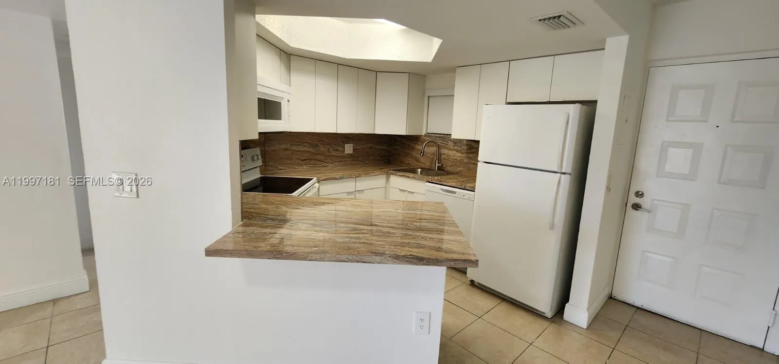 8255 Lake Dr 405, Doral, Florida 33166, Doral, Florida 33166, 1 Bedroom Bedrooms, ,1 BathroomBathrooms,Residential Lease,For Rent,8255 Lake Dr 405, Doral, Florida 33166,A11997181