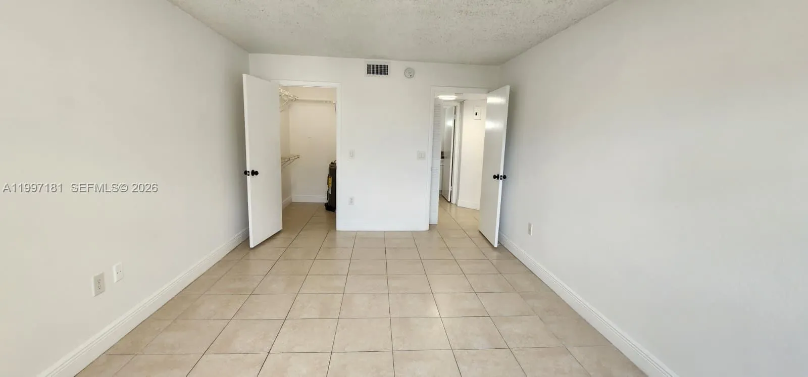 8255 Lake Dr 405, Doral, Florida 33166, Doral, Florida 33166, 1 Bedroom Bedrooms, ,1 BathroomBathrooms,Residential Lease,For Rent,8255 Lake Dr 405, Doral, Florida 33166,A11997181