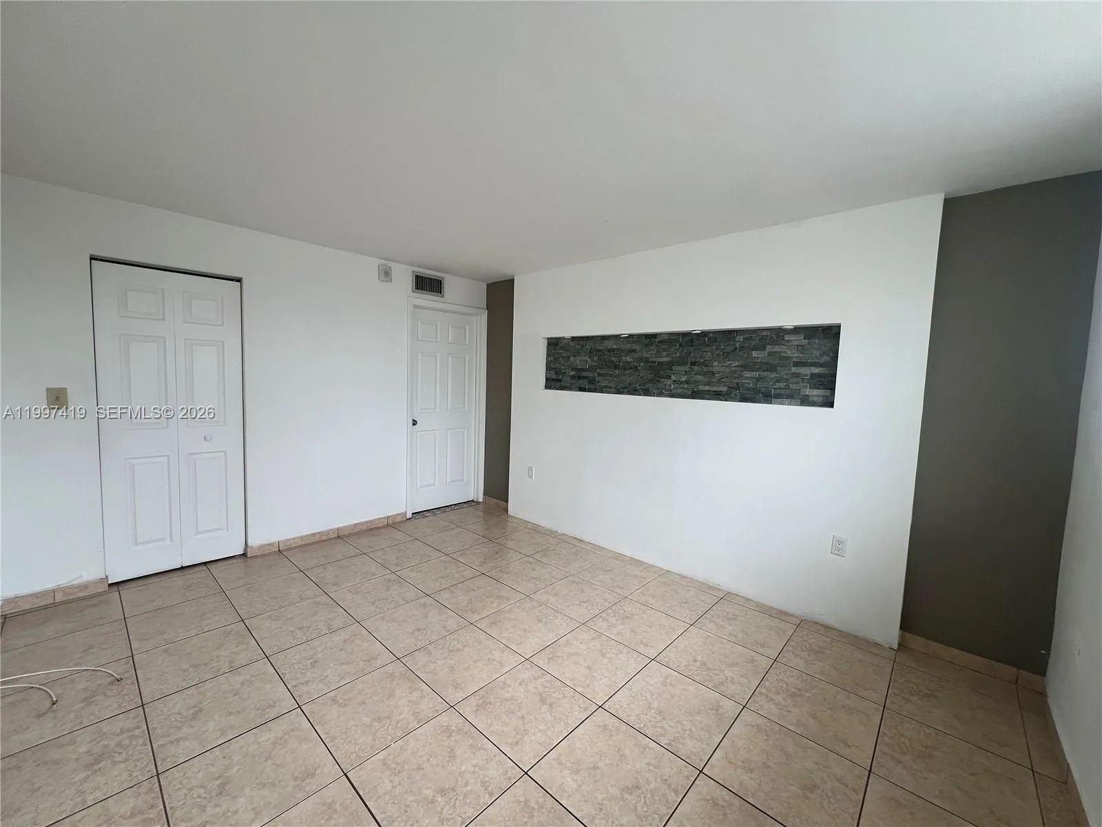 7125 Bay Dr 301, Miami Beach, Florida 33141, Miami Beach, Florida 33141, 2 Bedrooms Bedrooms, ,2 BathroomsBathrooms,Residential Lease,For Rent,7125 Bay Dr 301, Miami Beach, Florida 33141,A11997419