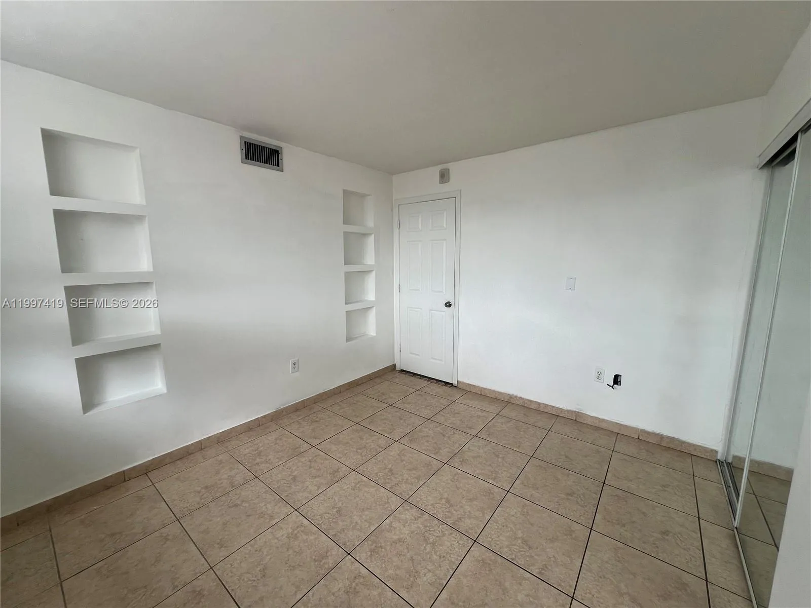 7125 Bay Dr 301, Miami Beach, Florida 33141, Miami Beach, Florida 33141, 2 Bedrooms Bedrooms, ,2 BathroomsBathrooms,Residential Lease,For Rent,7125 Bay Dr 301, Miami Beach, Florida 33141,A11997419