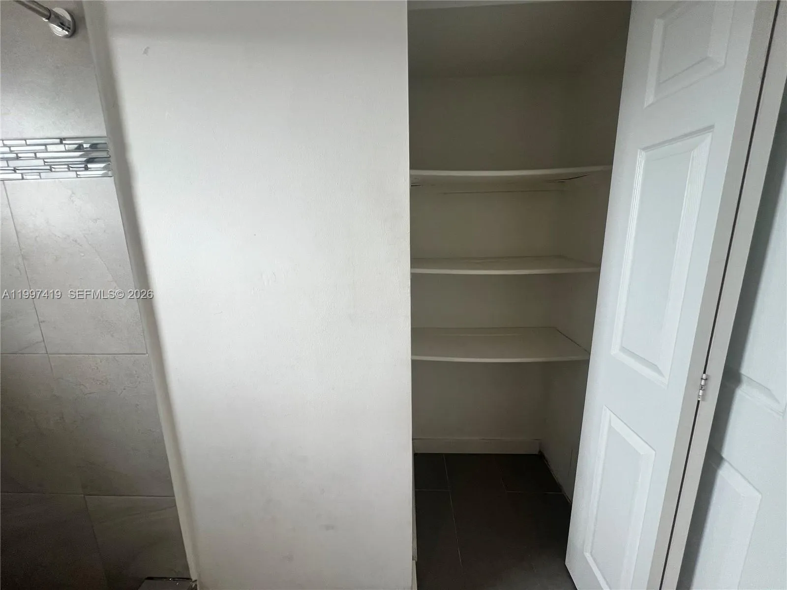 7125 Bay Dr 301, Miami Beach, Florida 33141, Miami Beach, Florida 33141, 2 Bedrooms Bedrooms, ,2 BathroomsBathrooms,Residential Lease,For Rent,7125 Bay Dr 301, Miami Beach, Florida 33141,A11997419