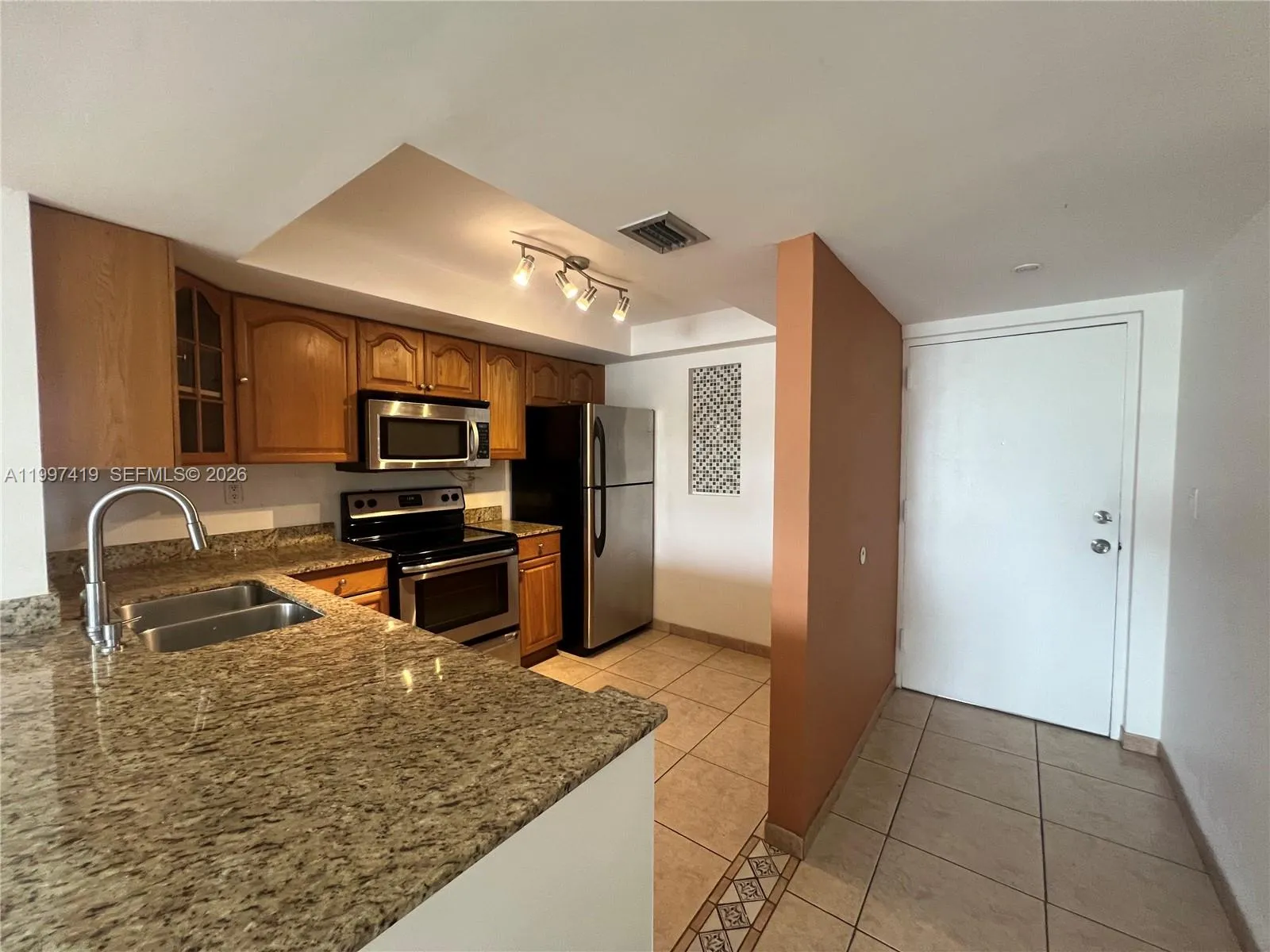 7125 Bay Dr 301, Miami Beach, Florida 33141, Miami Beach, Florida 33141, 2 Bedrooms Bedrooms, ,2 BathroomsBathrooms,Residential Lease,For Rent,7125 Bay Dr 301, Miami Beach, Florida 33141,A11997419