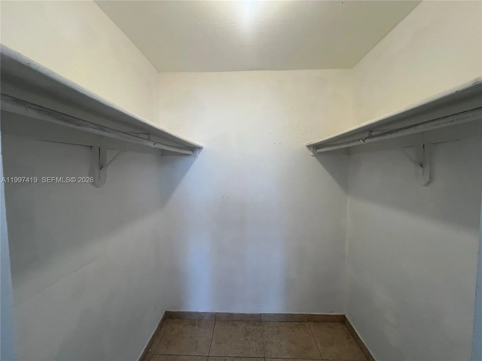 7125 Bay Dr 301, Miami Beach, Florida 33141, Miami Beach, Florida 33141, 2 Bedrooms Bedrooms, ,2 BathroomsBathrooms,Residential Lease,For Rent,7125 Bay Dr 301, Miami Beach, Florida 33141,A11997419